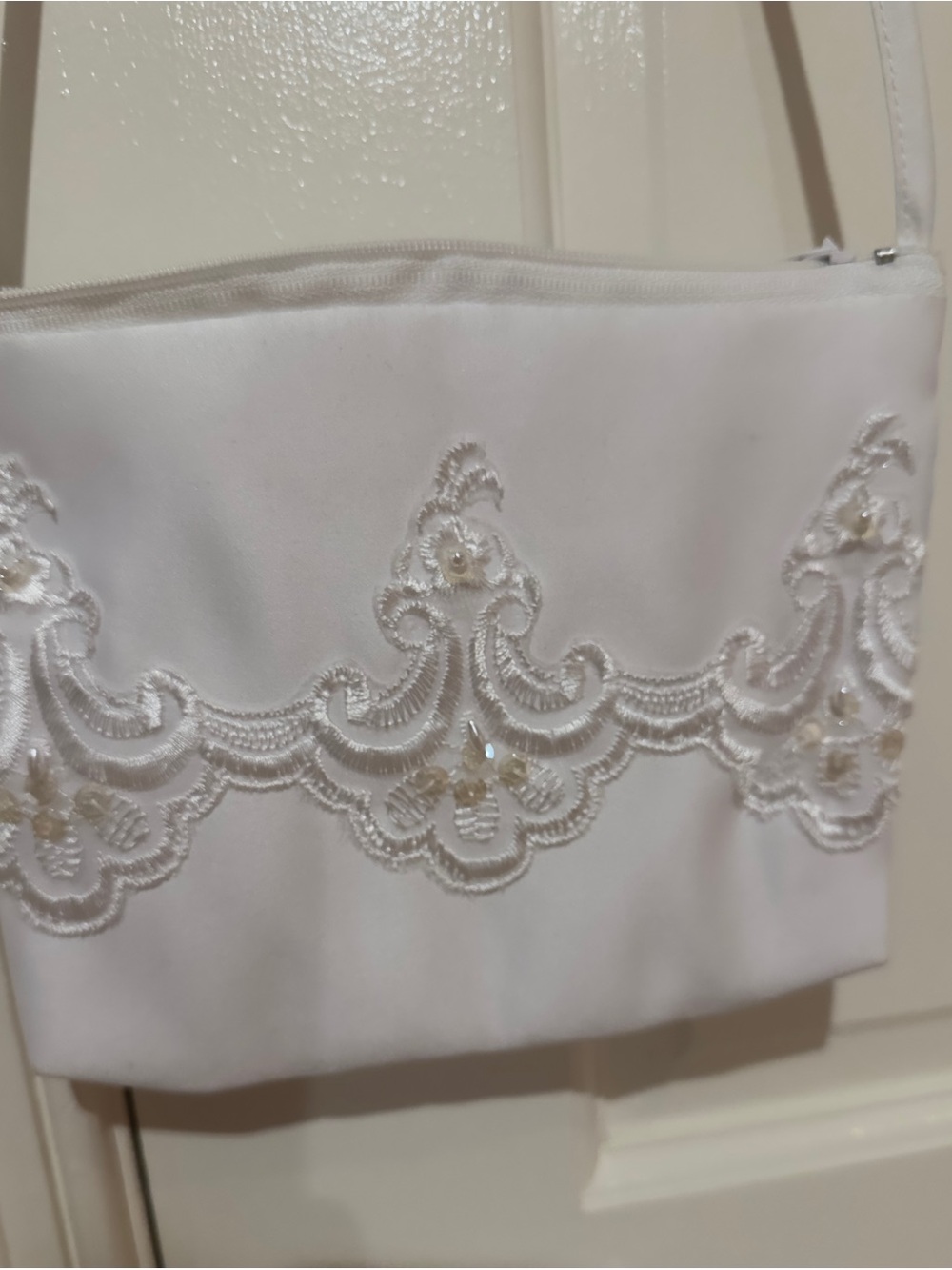 Source Unknown White Embroidered Kids Shoulder Bag